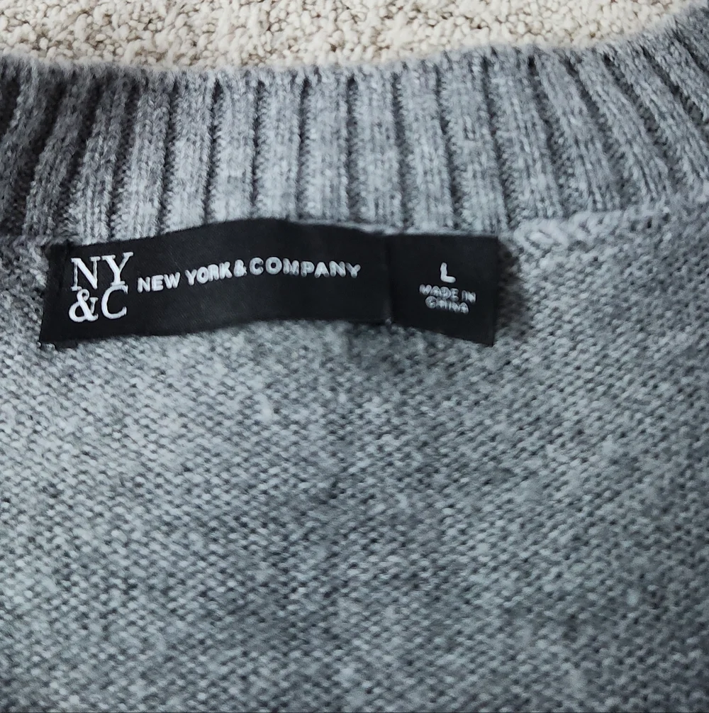 Gray V-Neck Long Sleeve Cable Knit Sweater - New York & Company - L